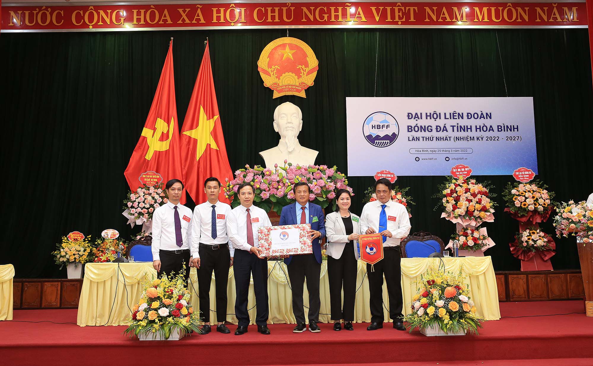 Hòa Bình quyết tâm làm bóng đá chuyên nghiệp bài bản từ gốc