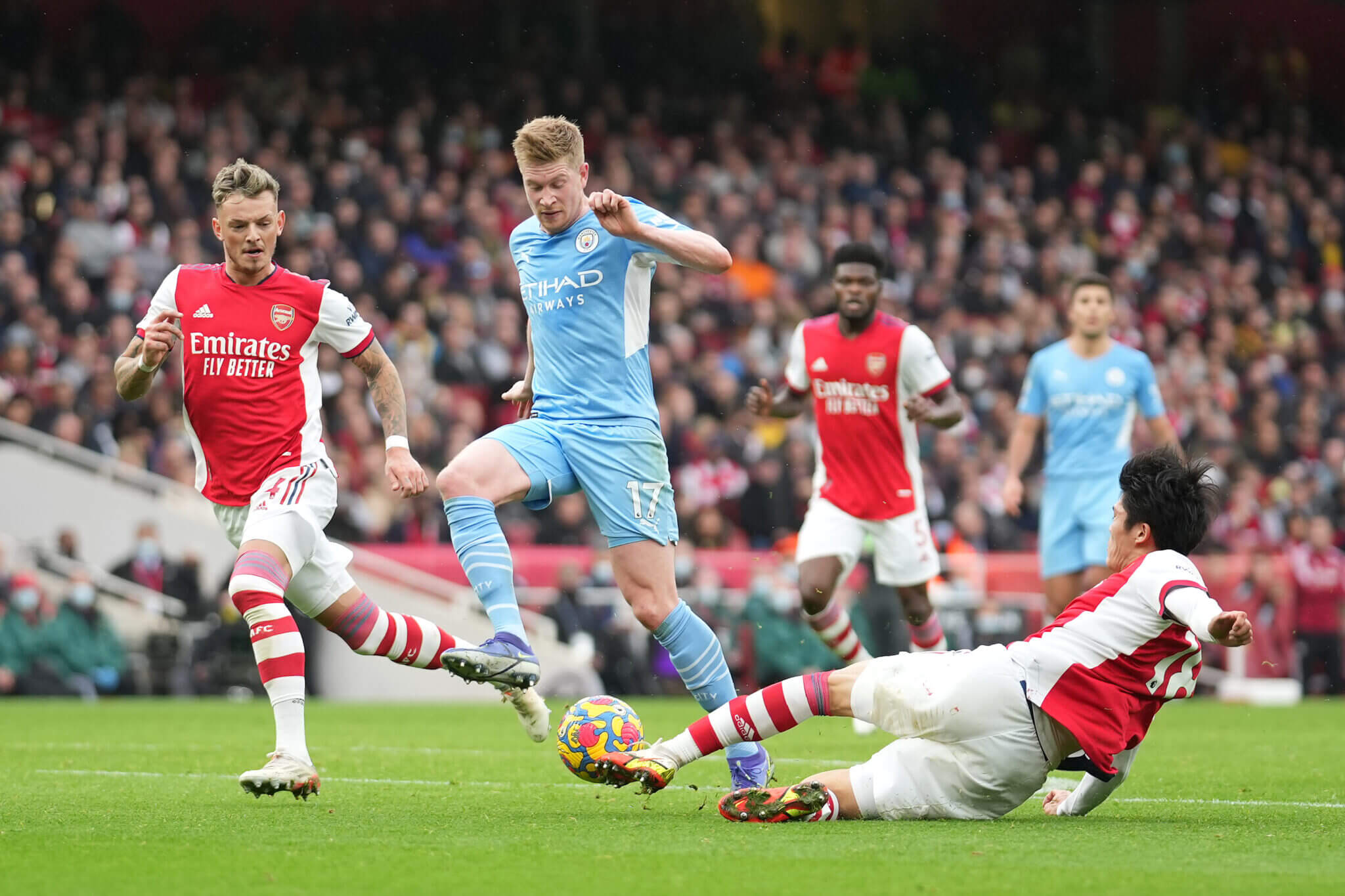 Takehiro Tomiyasu: Hình mẫu về một cầu thủ đáng tin cậy