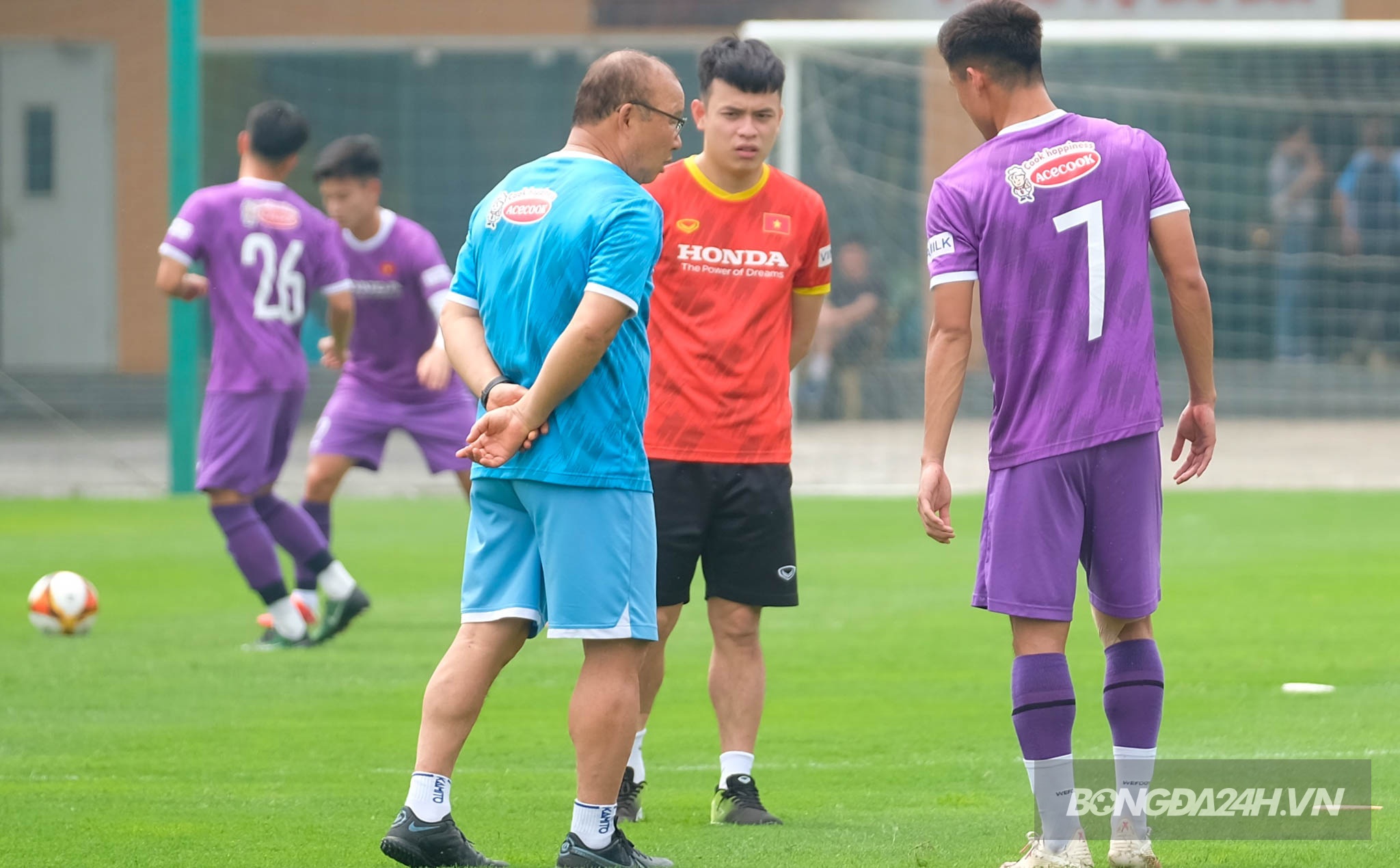 HLV Park nhắc nhở Nguyễn Văn Việt U23 Việt Nam ngày 13/4