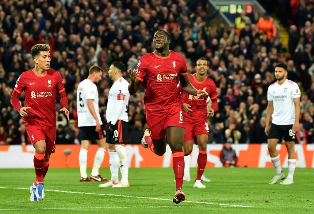 Trung vệ Konate ghi bàn trong cả 2 lượt trận tứ kết