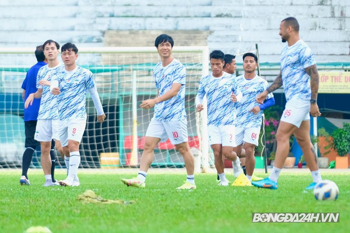 Công Phượng luyện tập chiều 21/4