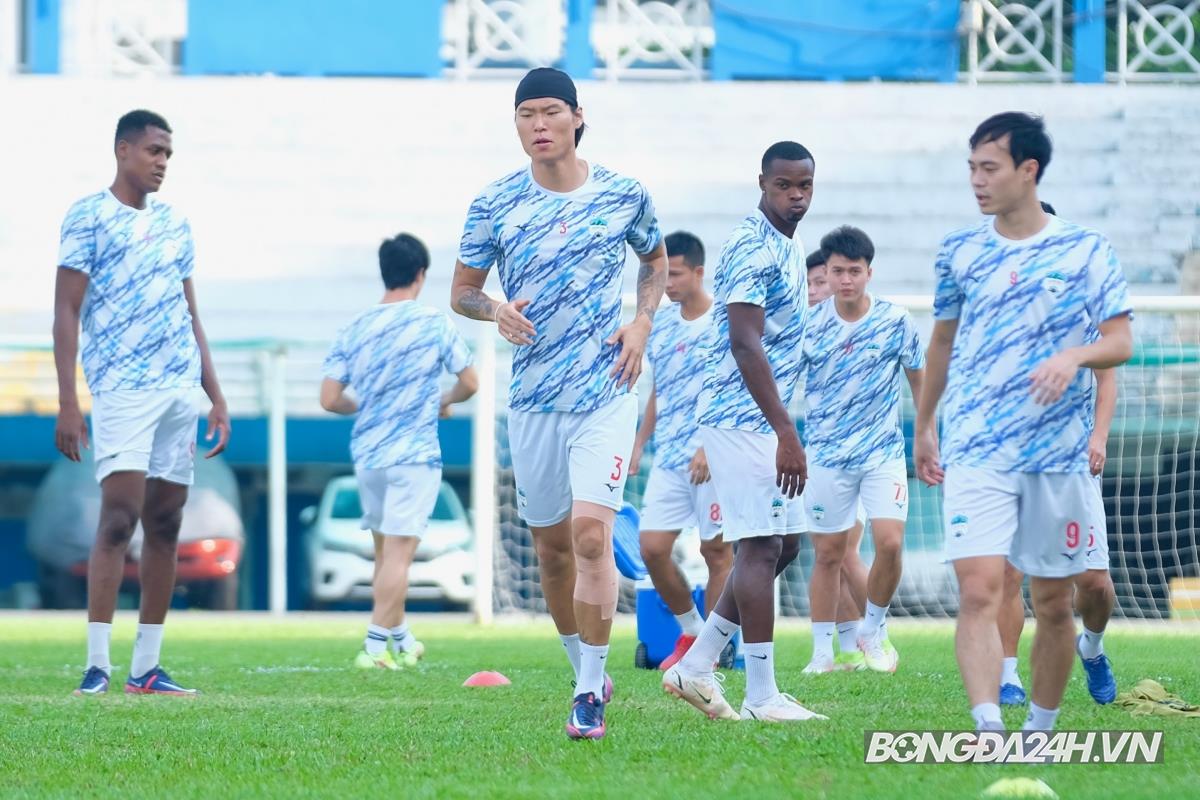 Kim Dong Su trở lại luyện tập chiều 21/4