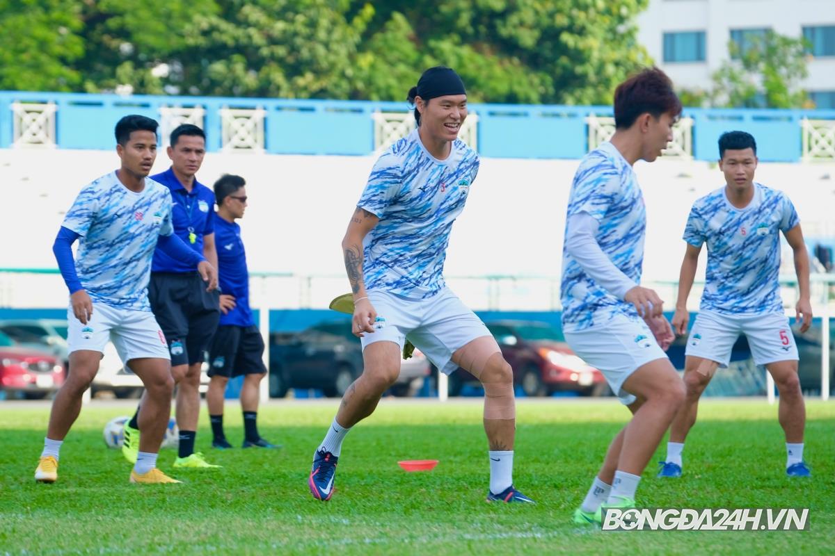 Kim Dong Su trở lại luyện tập chiều 21/4