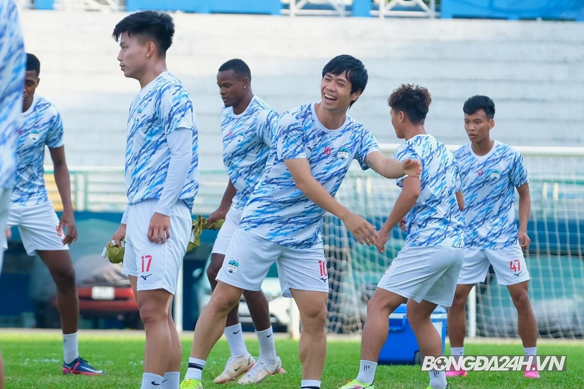 Công Phượng luyện tập chiều 21/4