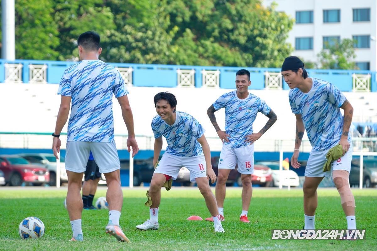 Tuấn Anh luyện tập chiều 21/4