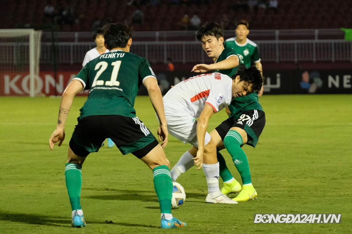 Tuấn Anh mất bóng nguy hiểm HAGL vs Jeonbuk 22/4