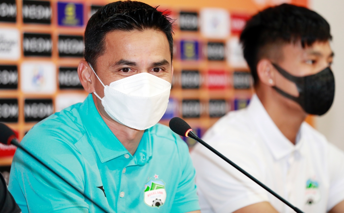 HLV Kiatisuk muốn giành điểm trước Jeonbuk hình ảnh