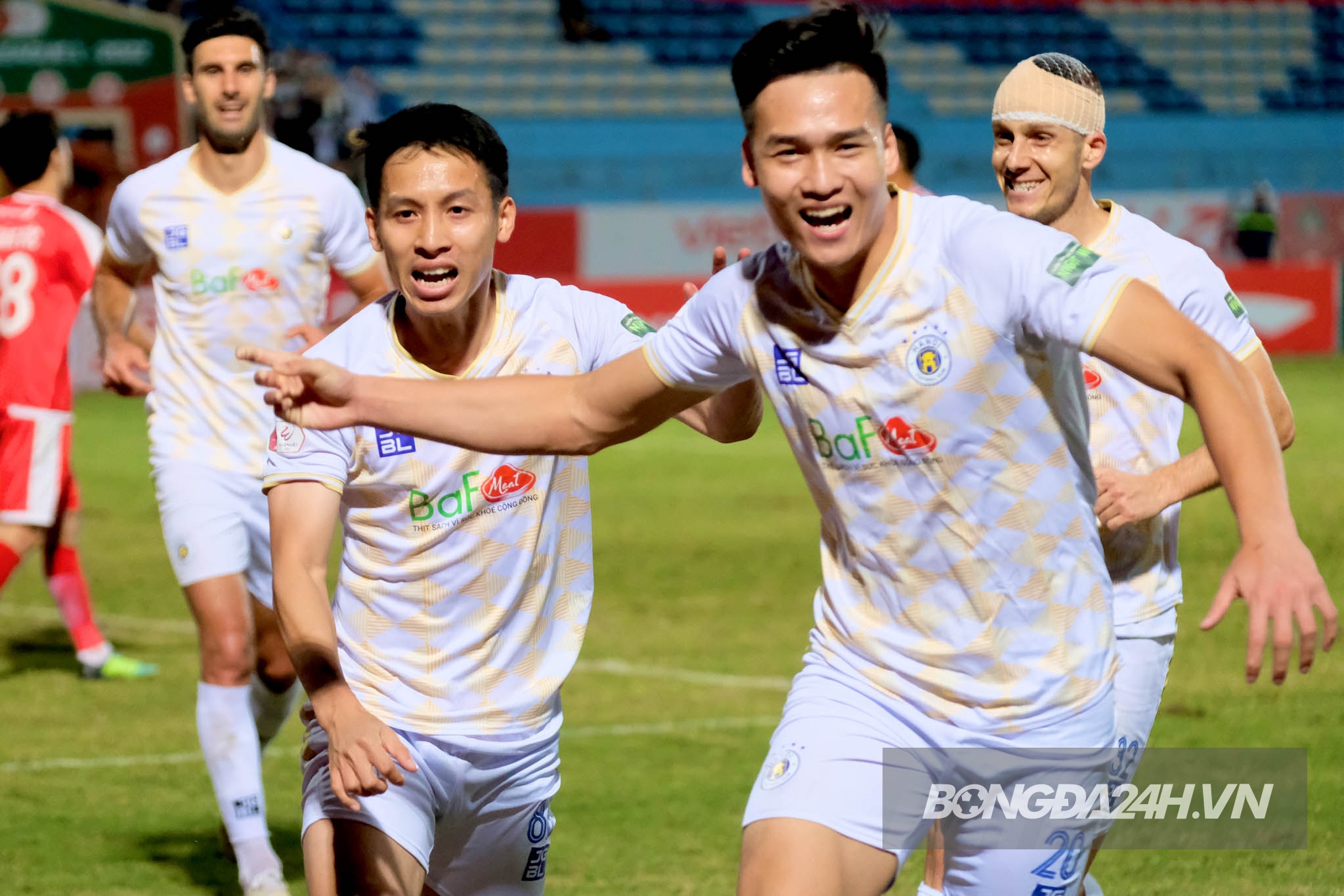 Hùng Dũng, Việt Anh Viettel vs Hà Nội 4/4