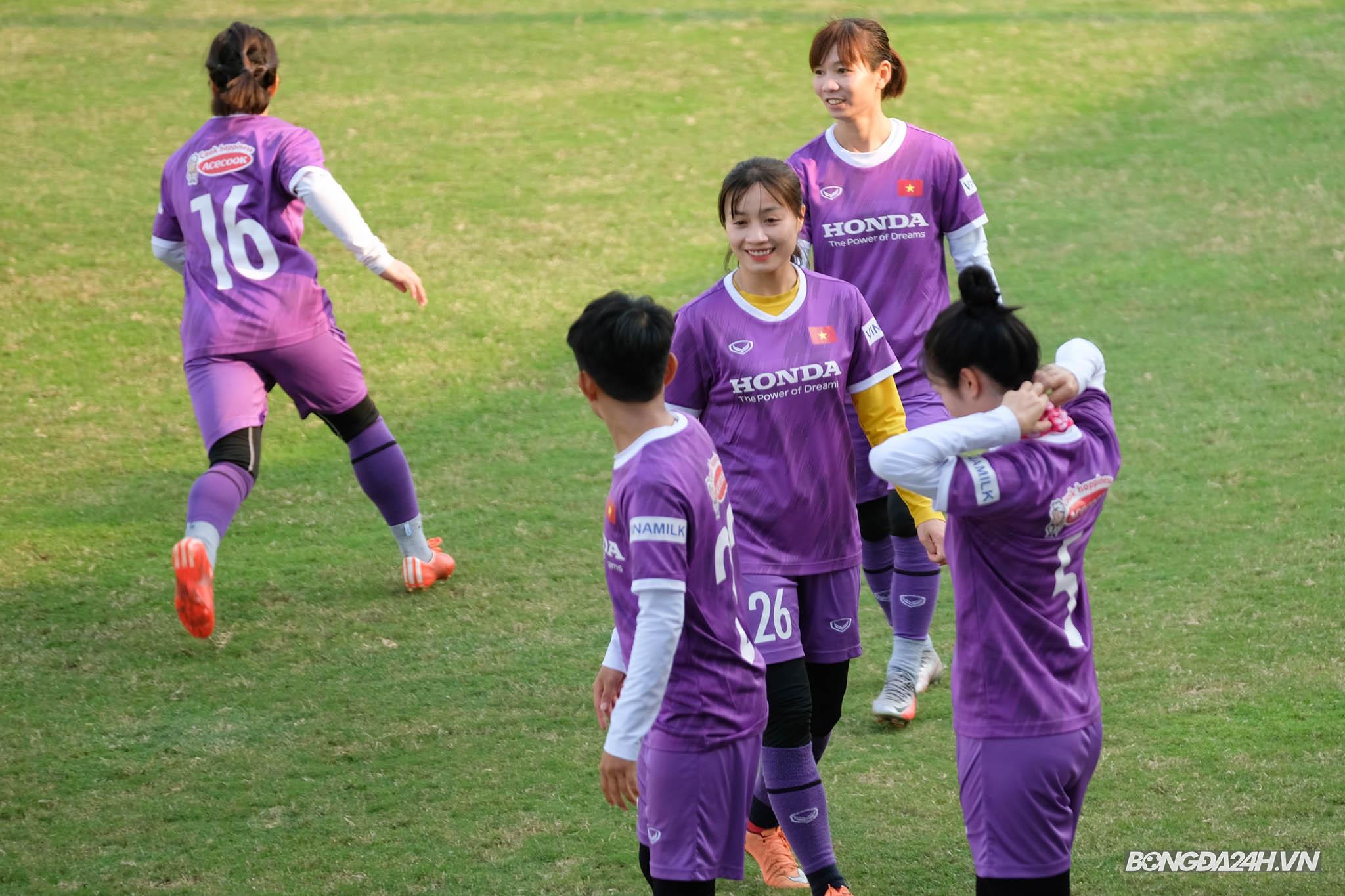 Hoàng Thị Loan ĐT nữ Việt Nam tập chiến thuật ngày 5/4 Hoàng Thị Loan ĐT nữ Việt Nam tập chiến thuật ngày 5/4