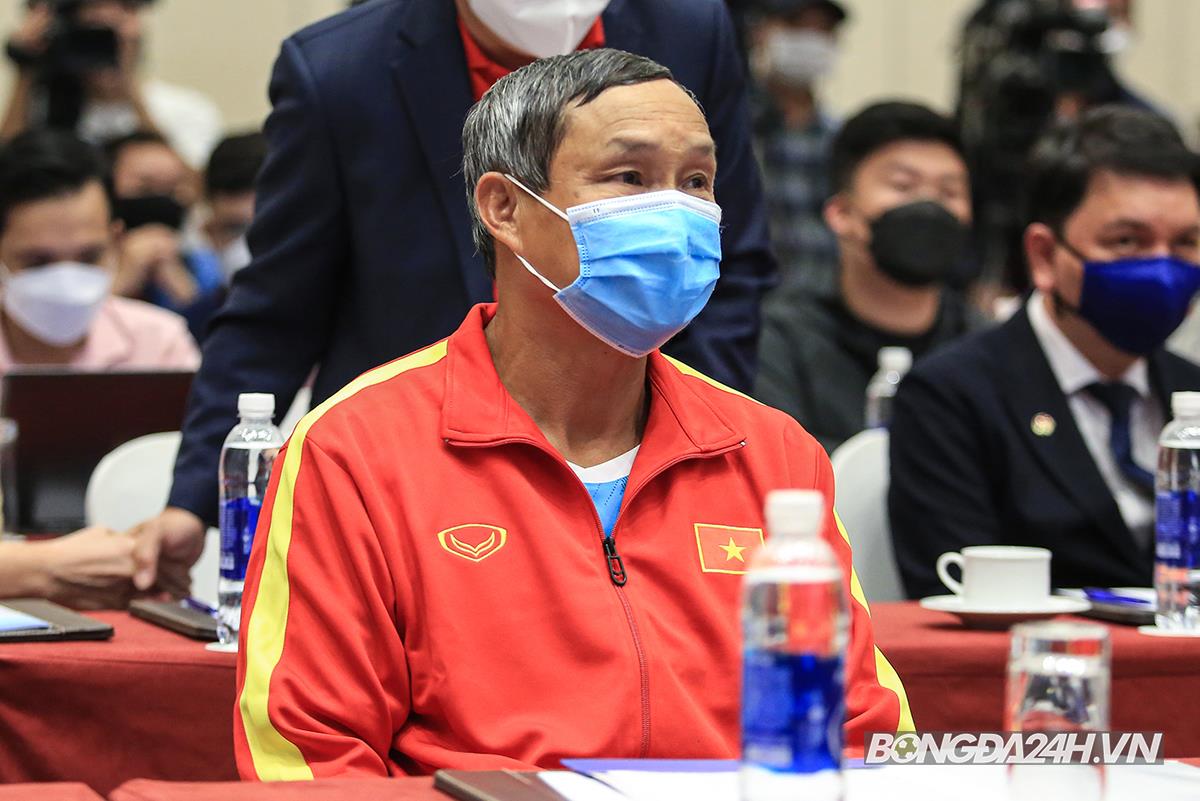 HLV Mai Đức Chung đặt mục tiêu tại SEA Games 31 hình ảnh