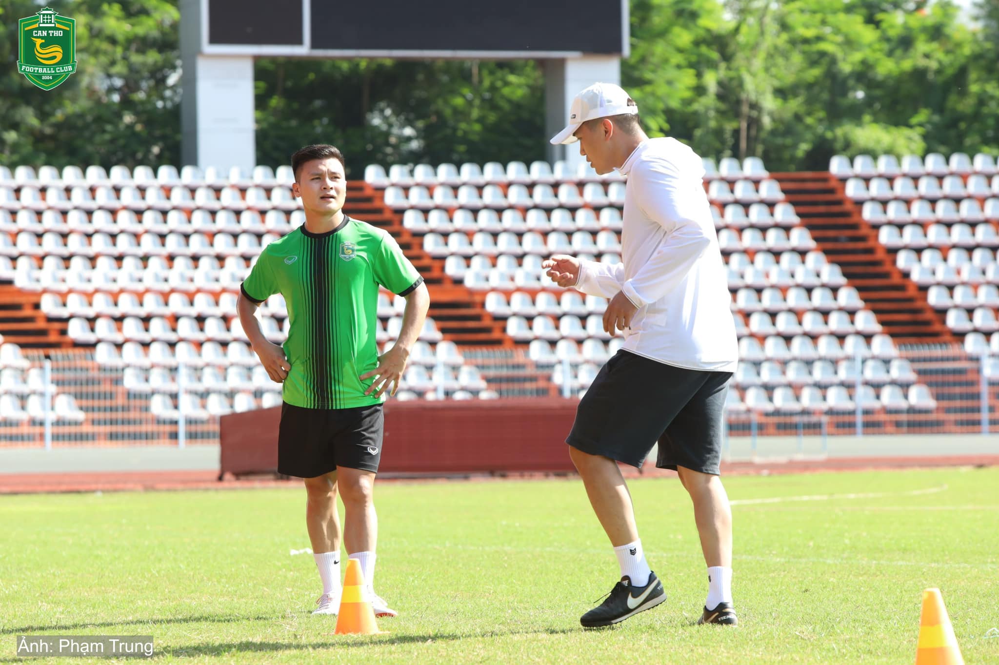 câu lạc bộ bóng đá cần thơ Quang Hải khoác áo Cần Thơ FC