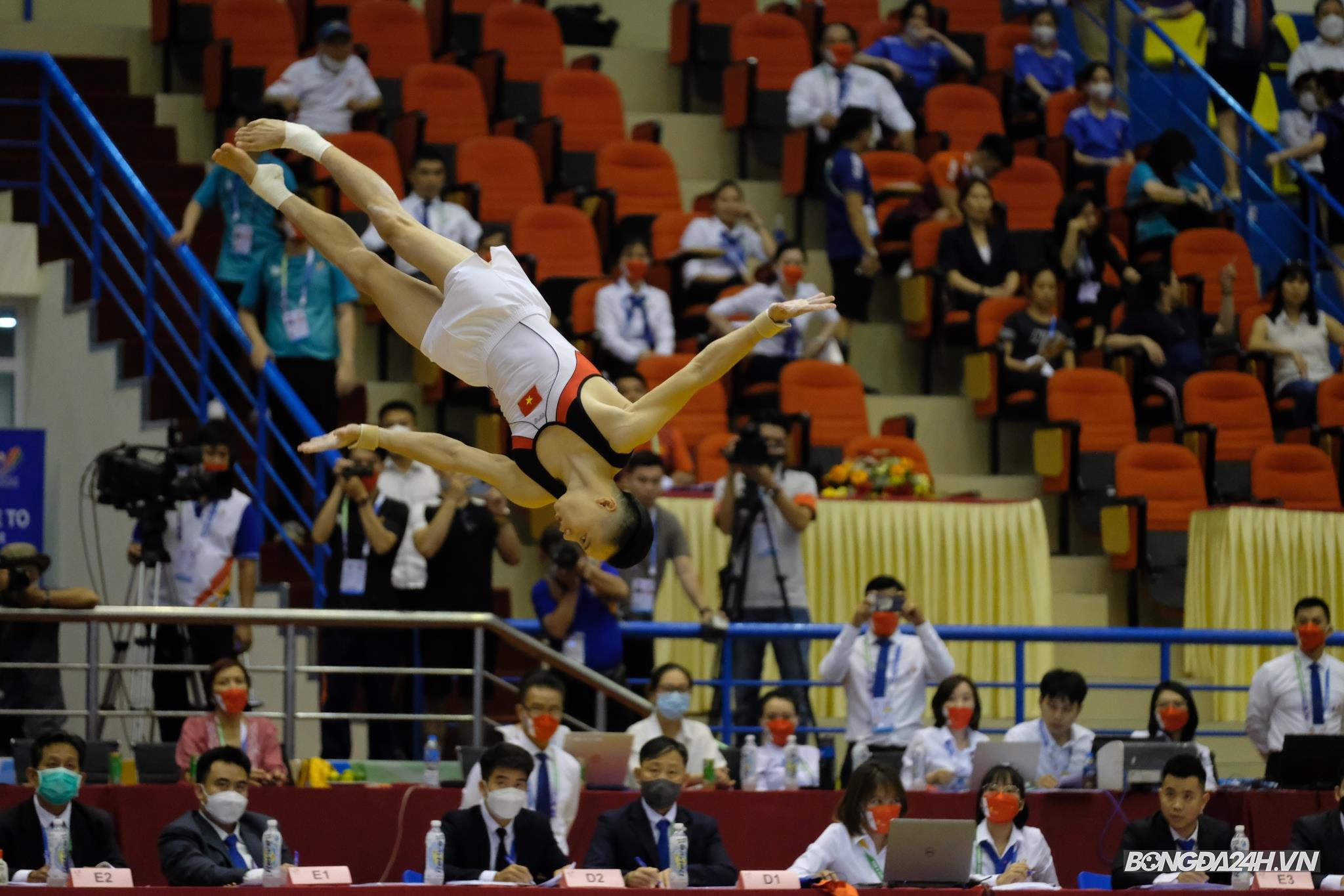 Thể dục dụng cụ Việt Nam giành vàng nội dung đồng đội 13/5