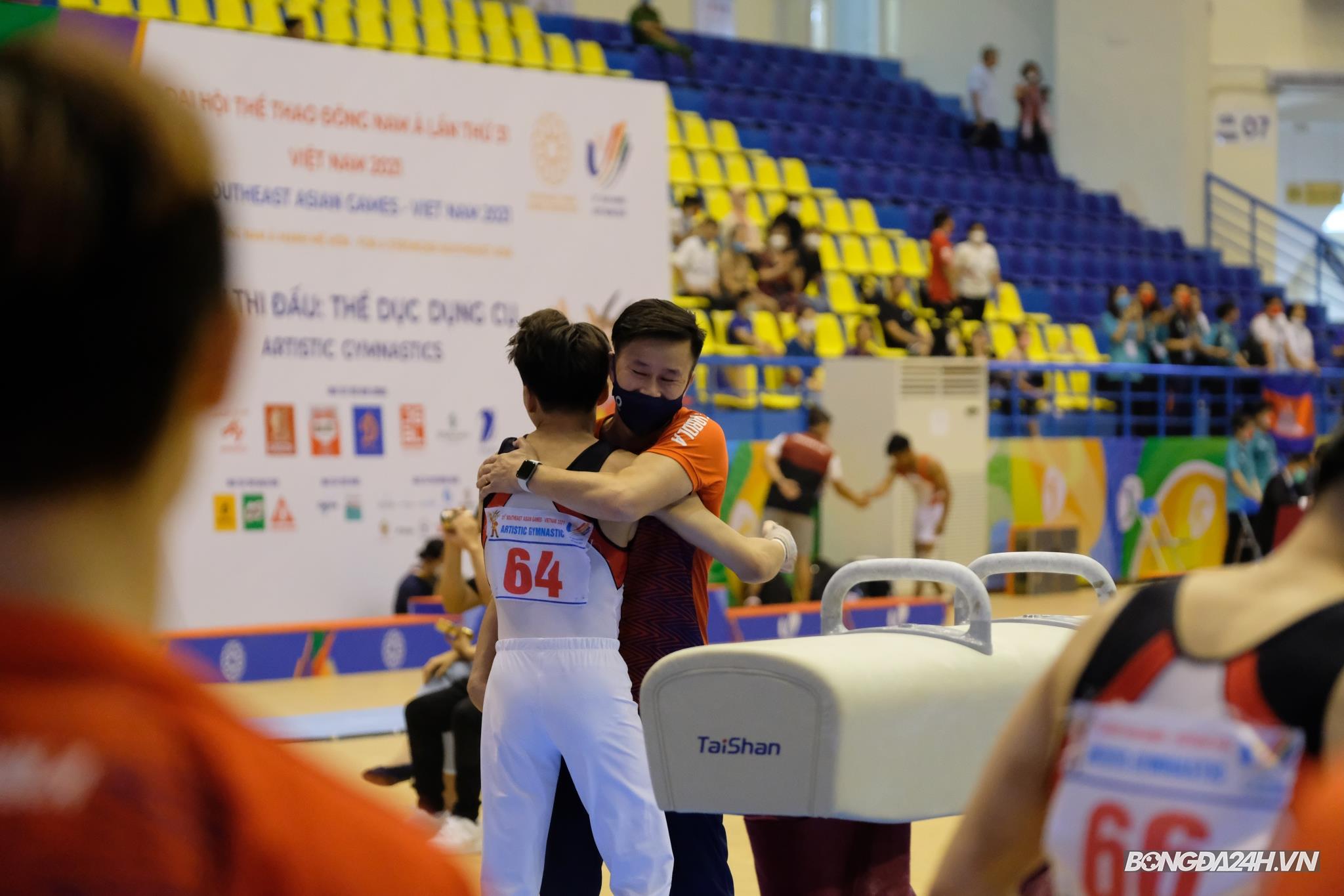 Thể dục dụng cụ Việt Nam giành vàng nội dung đồng đội 13/5