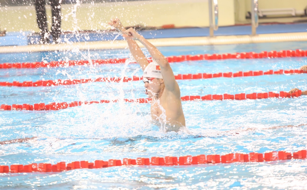 Phạm Thanh Bảo bất ngờ với HCV 50m ếch của chính mình