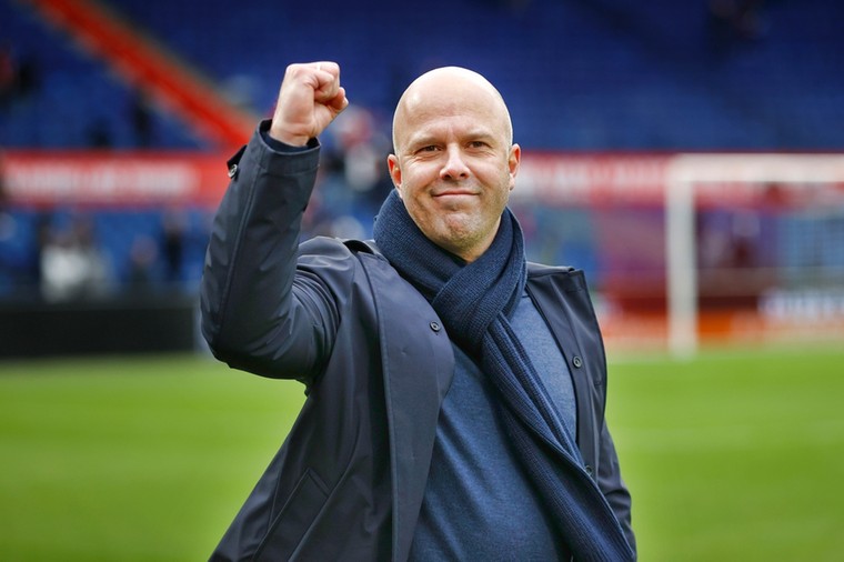 HLV Arne Slot đang đứng trước ngưỡng cửa trở thành huyền thoại của Feyenoord nếu giành chức vô địch