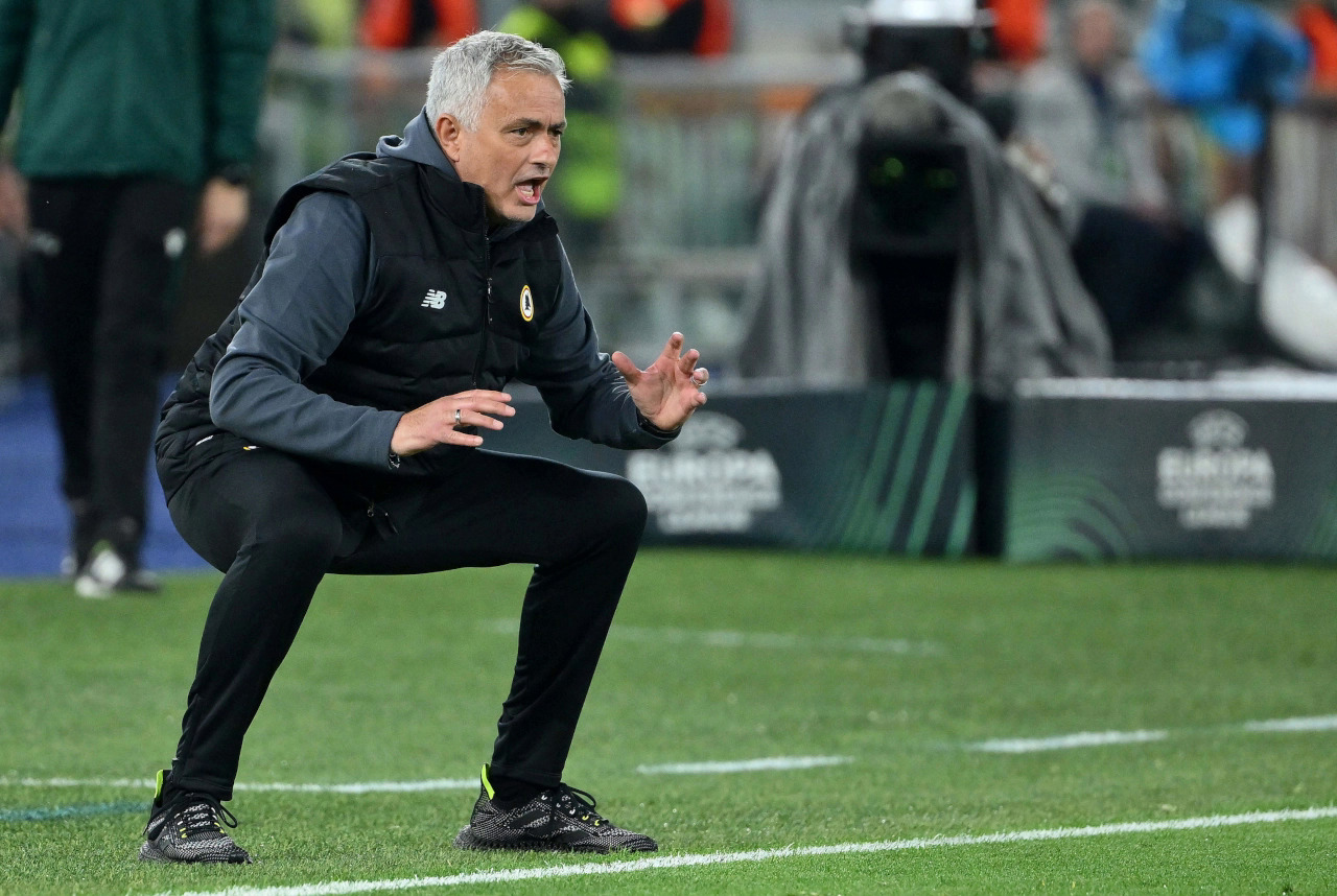 Jose Mourinho đang ghi dấu ấn quá lớn đối với NHM AS Roma với tinh thần dẫn dắt máu lửa