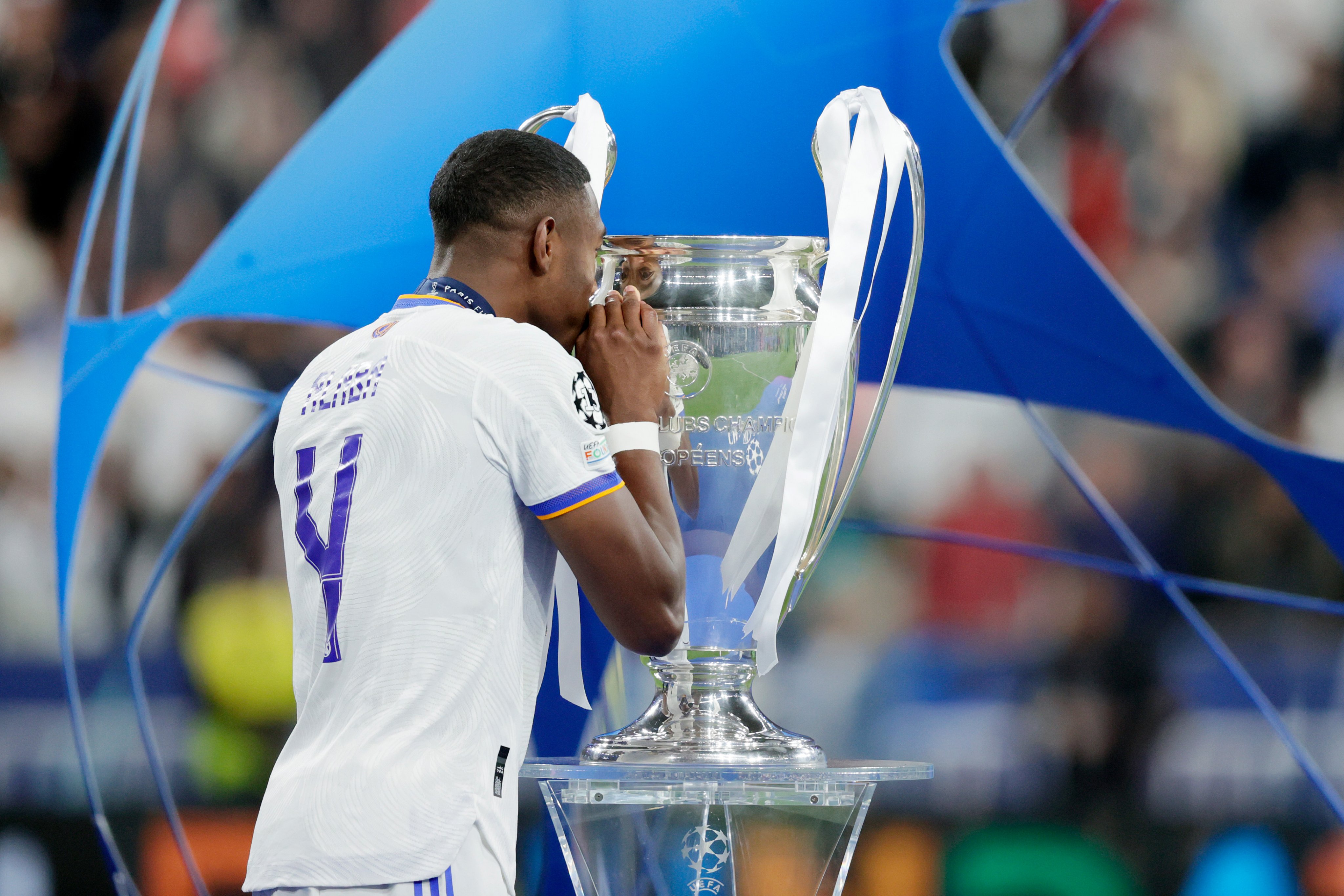 Lời tạ lỗi của Bayern Munich với David Alaba 2