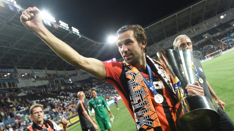 Trải qua 15 năm gắn bó sự nghiệp cùng Shakhtar Donetsk, sau đó quay trở về giữ vị trí Giám đốc bóng đá của CLB vào năm 2020, thật dễ hiểu vì sao mối lương duyên giữa Darijo Srna với đội bóng vùng Donbass lại sâu đậm đến như vậy, một thứ tình cảm đủ đ