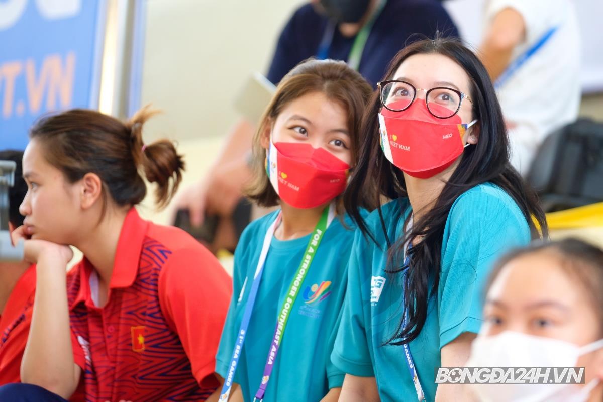 CĐV Việt Nam tại Cung Thể thao dưới nước 8/5