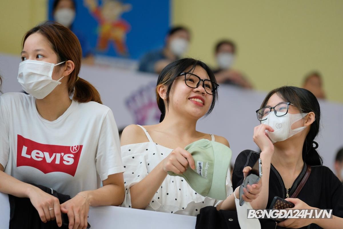 CĐV Việt Nam tại Cung Thể thao dưới nước 8/5