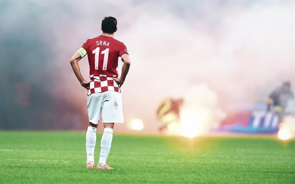 Trải qua 15 năm gắn bó sự nghiệp cùng Shakhtar Donetsk, sau đó quay trở về giữ vị trí Giám đốc bóng đá của CLB vào năm 2020, thật dễ hiểu vì sao mối lương duyên giữa Darijo Srna với đội bóng vùng Donbass lại sâu đậm đến như vậy, một thứ tình cảm đủ đ