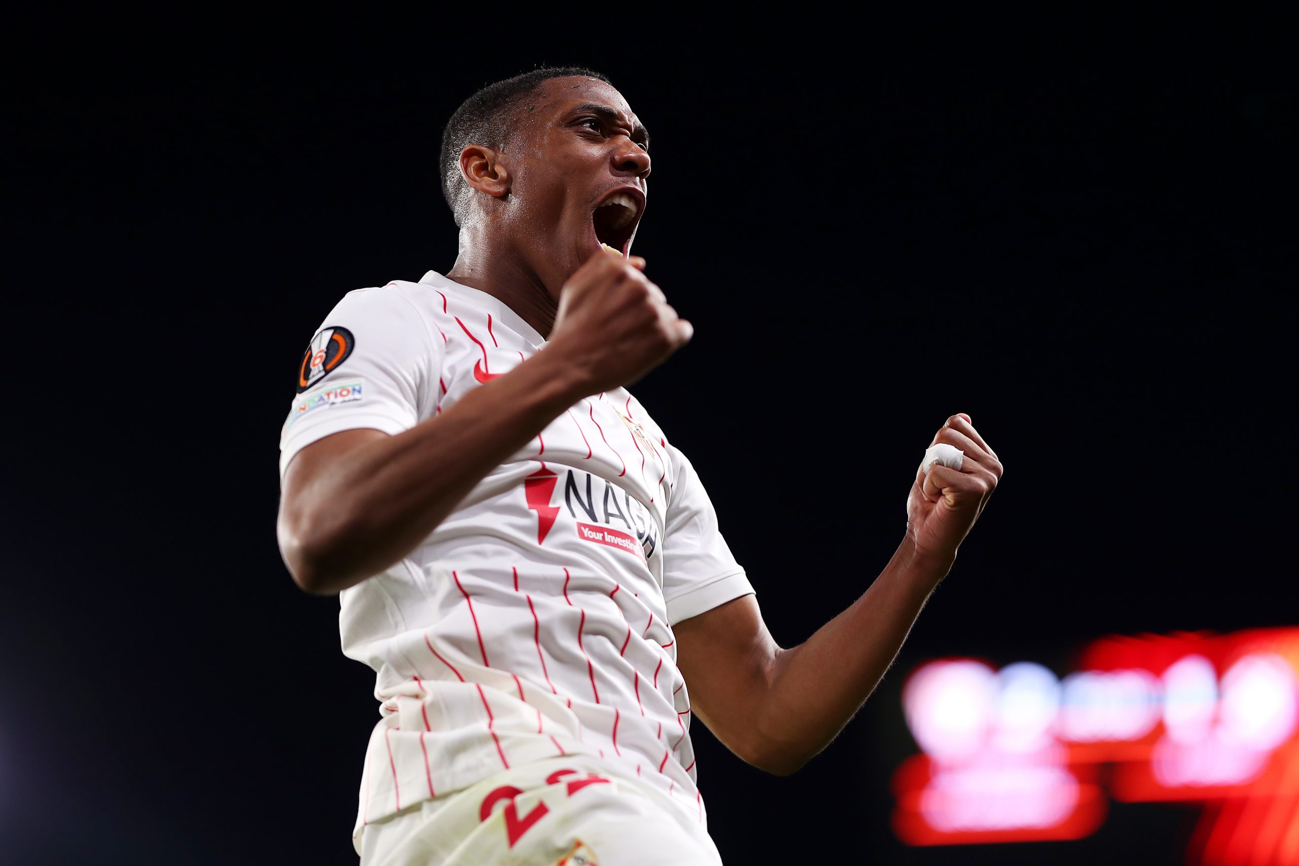 Tiền đồ của Anthony Martial: Đã tối càng thêm tối