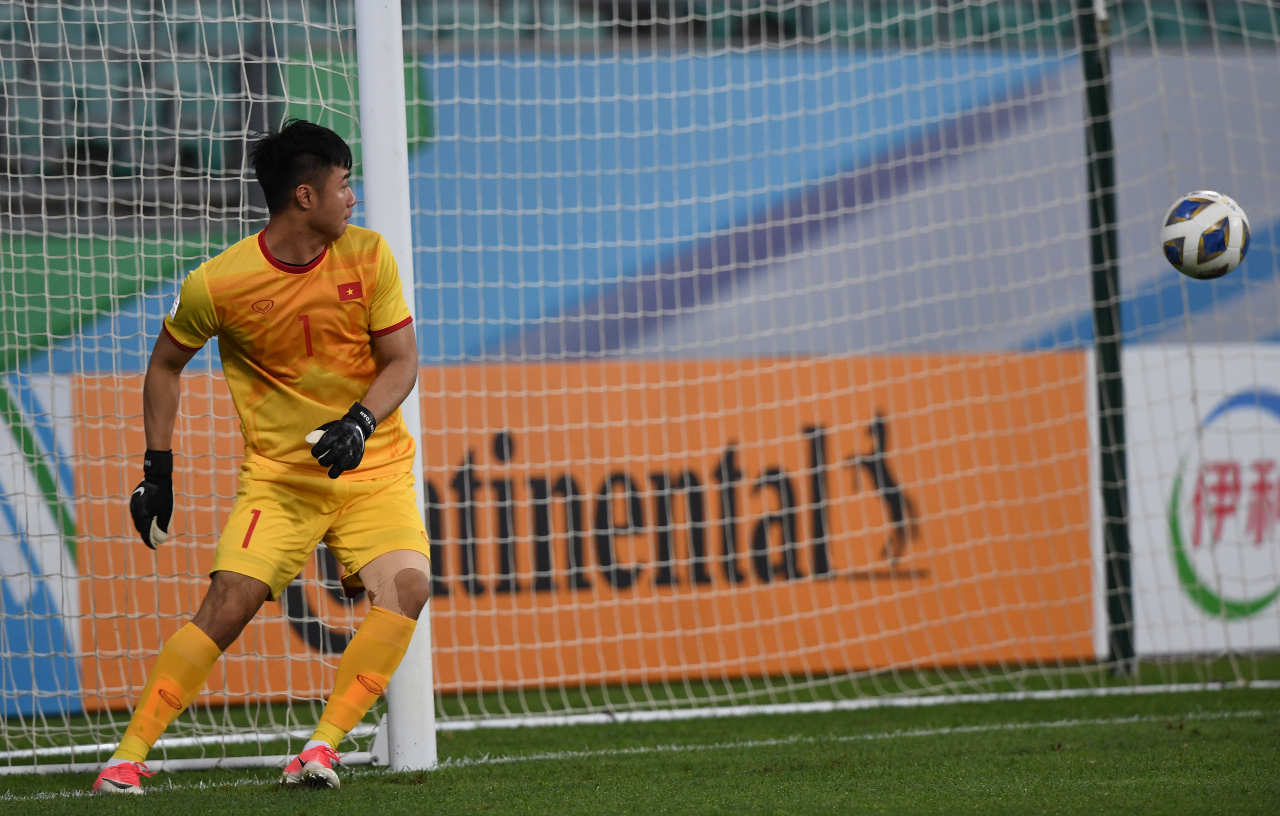 Tuấn Tài động viên Văn Toản Tuấn Tài động viên Văn Toản