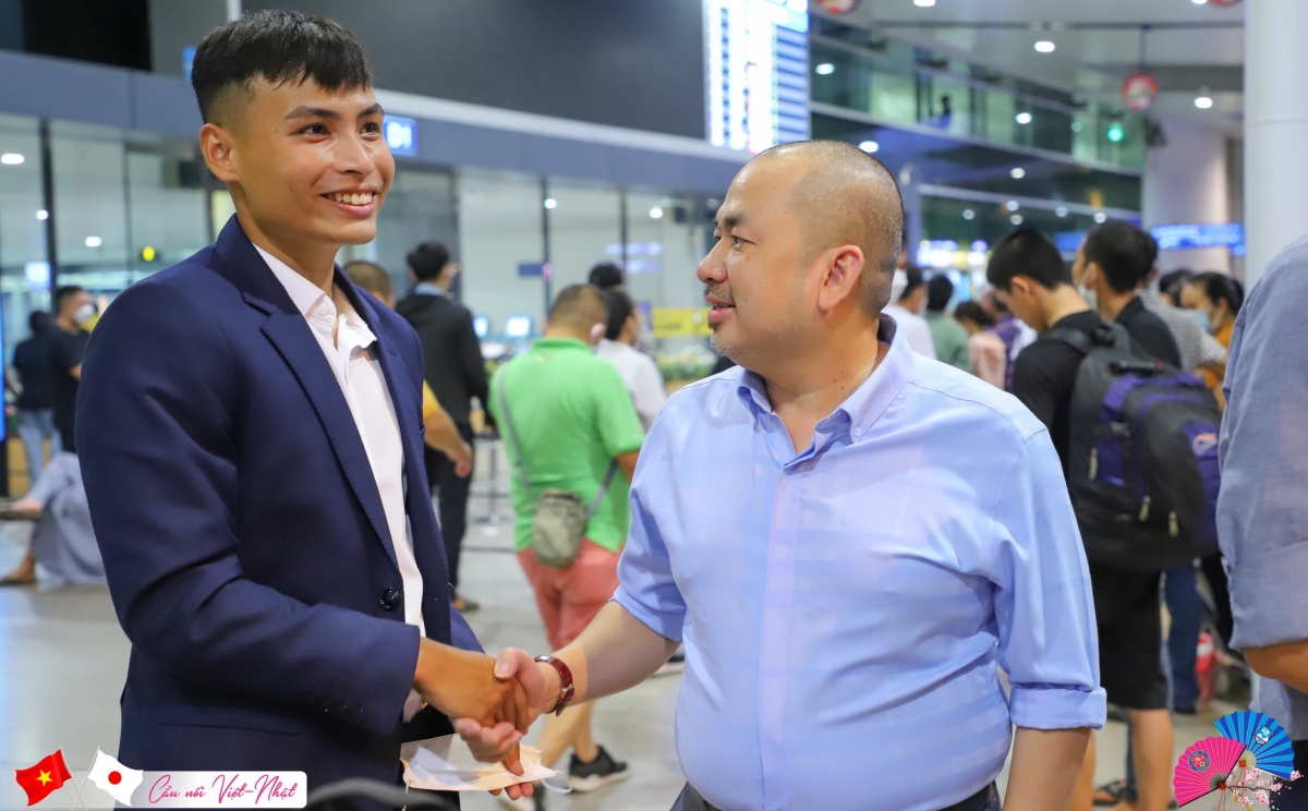 Tiền đạo Nguyễn Ngọc Hậu sang Nhật Bản thi đấu hình ảnh