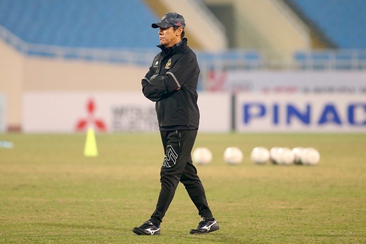 ĐT Indonesia soi kỹ từng cọng cỏ trong buổi làm quen sân Mỹ Đình 7 ĐT Indonesia soi kỹ từng cọng cỏ trong buổi làm quen sân Mỹ Đình 7