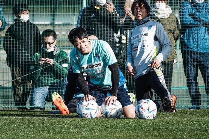 Công Phượng bất ngờ nhận được lời khen từ HLV Yokohama FC 1 Công Phượng bất ngờ nhận được lời khen từ HLV Yokohama FC 1