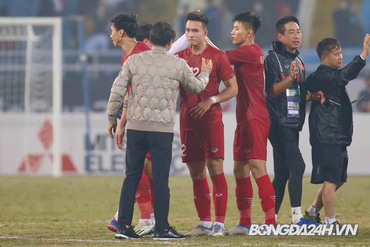 HLV Shin Tae Yong chúc mừng Văn Hậu cùng đồng nghiệp Hàn Quốc 3 HLV Shin Tae Yong chúc mừng Văn Hậu cùng đồng nghiệp Hàn Quốc 3