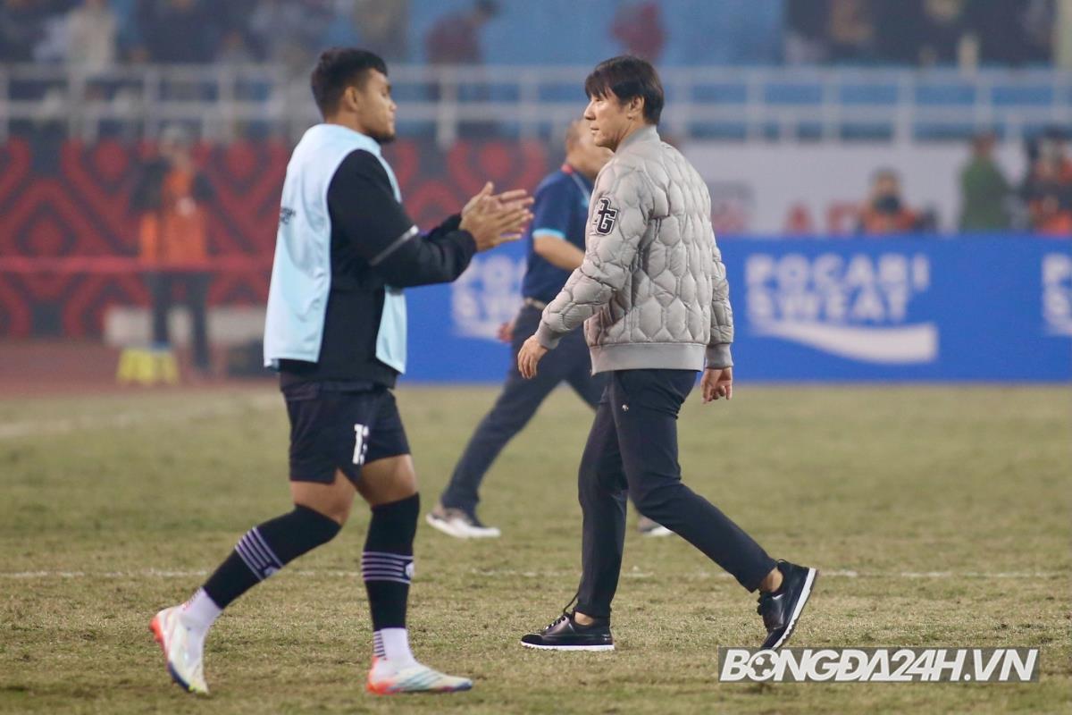 HLV Shin Tae Yong chúc mừng Văn Hậu cùng đồng nghiệp Hàn Quốc 5 HLV Shin Tae Yong chúc mừng Văn Hậu cùng đồng nghiệp Hàn Quốc 5