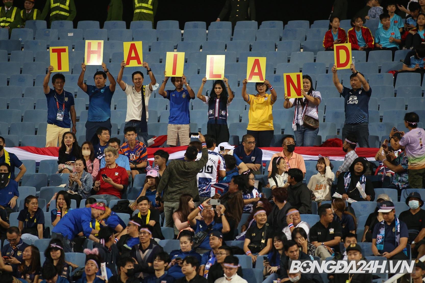 CĐV Việt Nam xếp chữ tri ân HLV Park Hang Seo 3