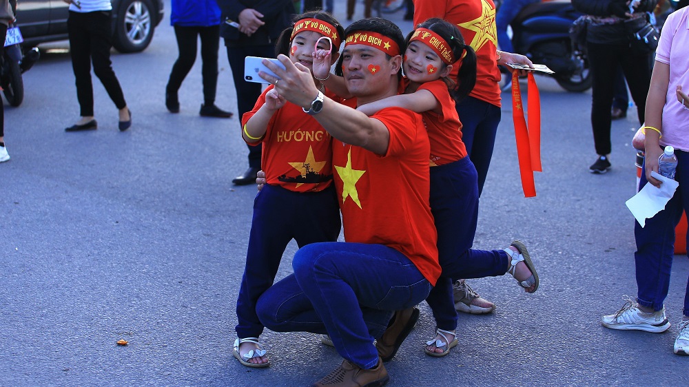 Các CĐV nhuộm đỏ sân Mỹ Đình, tiếp lửa ĐT Việt Nam đối đầu Thái Lan 3