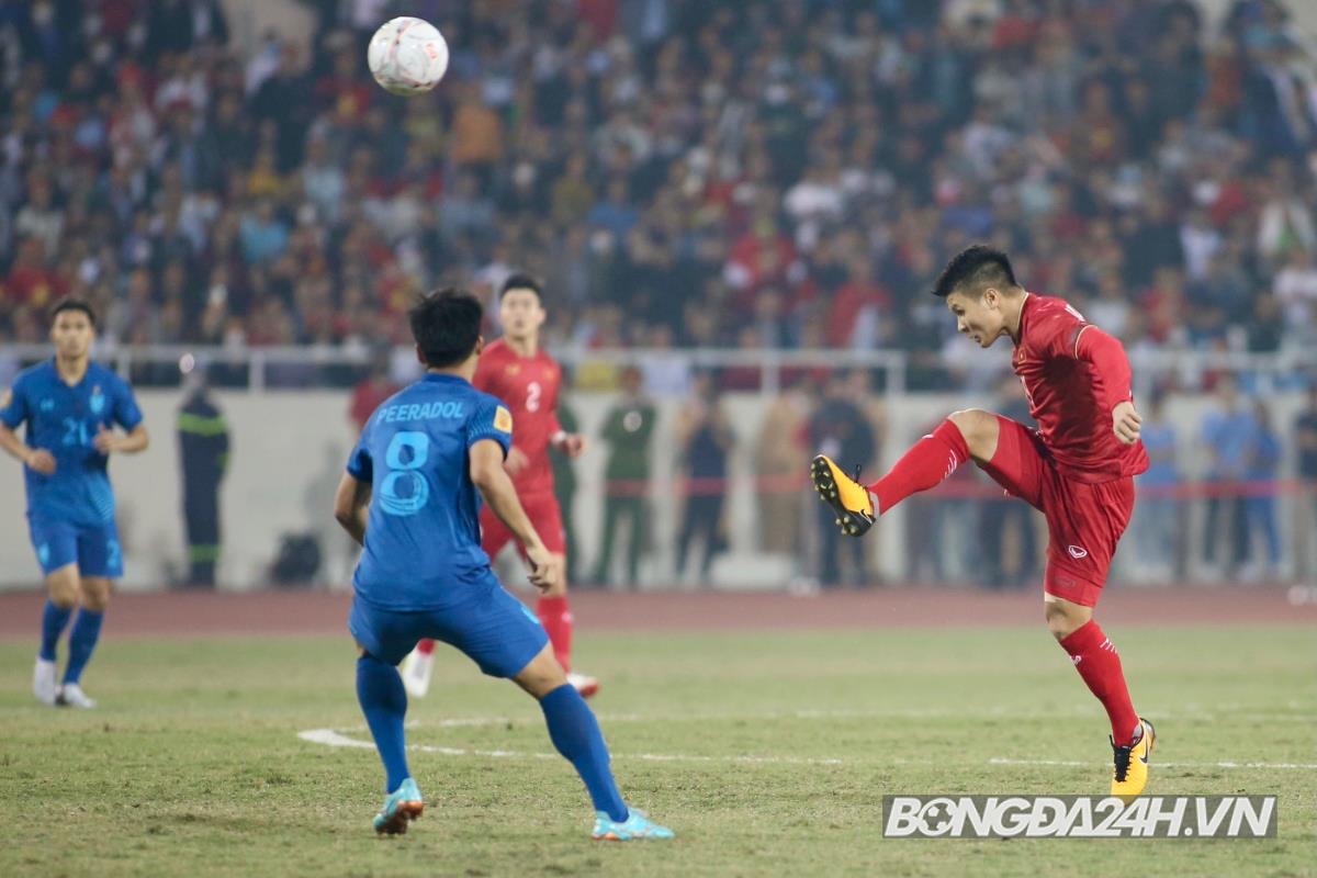 Văn Quyết cầu nguyện trước khi ĐT Việt Nam gỡ hoà 2