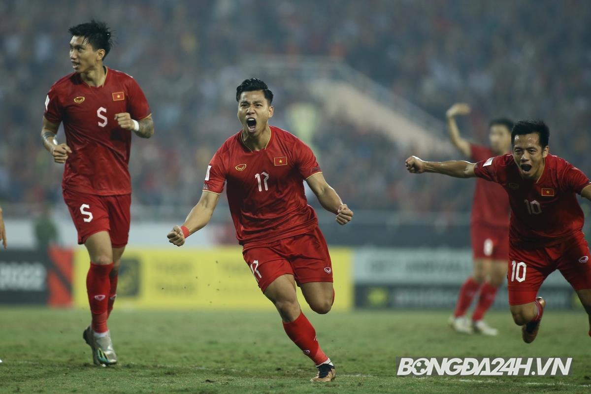 Văn Quyết cầu nguyện trước khi ĐT Việt Nam gỡ hoà 5