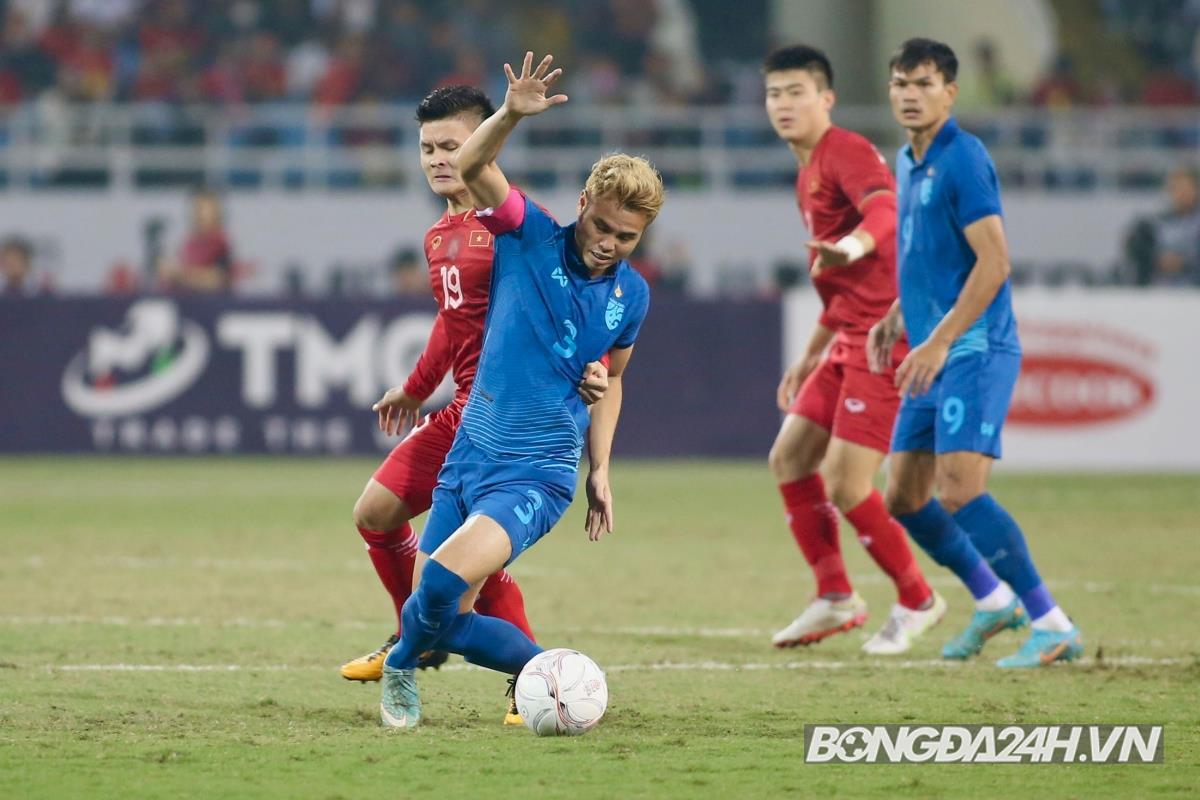 Văn Quyết cầu nguyện trước khi ĐT Việt Nam gỡ hoà 1