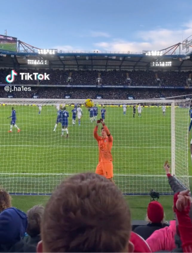 CĐV Crystal Palace nổi cơn thịnh nộ với trò hề của Kepa 2