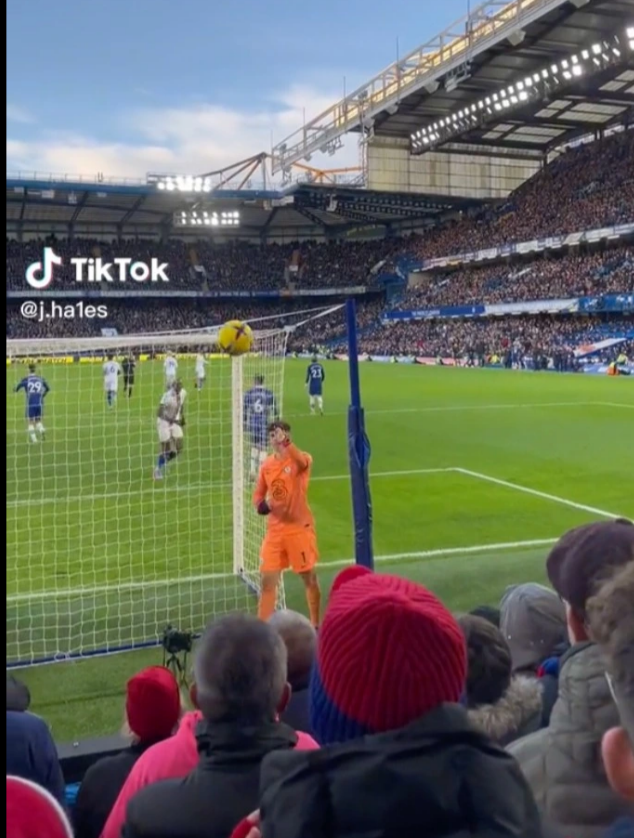 CĐV Crystal Palace nổi cơn thịnh nộ với trò hề của Kepa 1