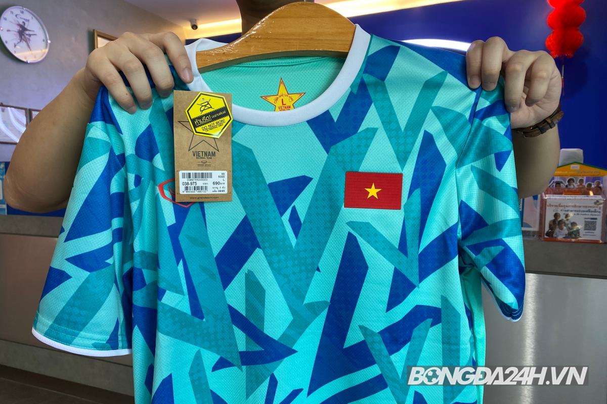 Mua áo đấu ĐT Việt Nam ở Thái rẻ hơn ở Việt Nam 1