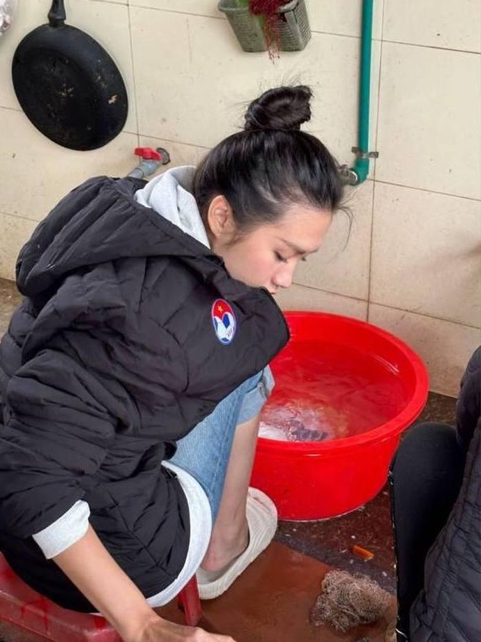 Văn Hậu dẫn bạn gái về quê ăn Tết 2