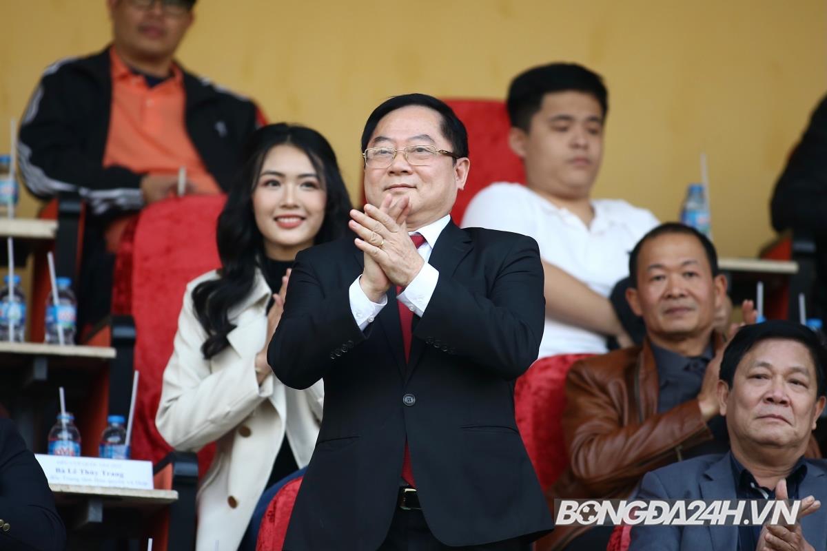 Dàn hoa hậu tới tiếp lửa trận Siêu cúp Quốc gia 2