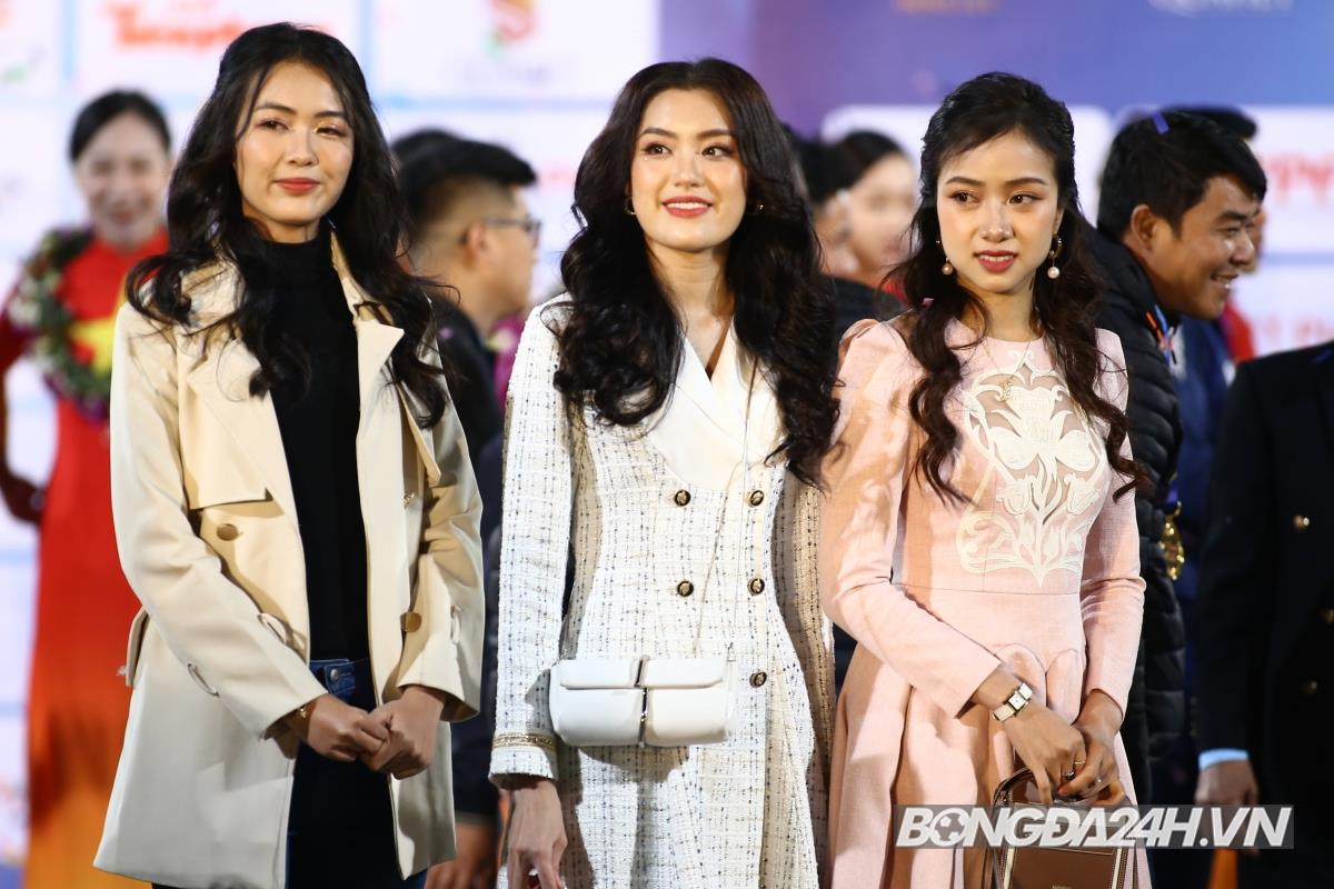 Dàn hoa hậu tới tiếp lửa trận Siêu cúp Quốc gia 7