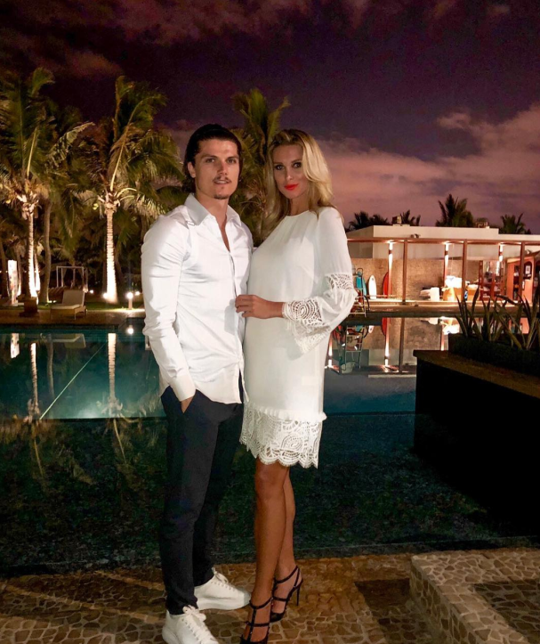 Cận cảnh nhan sắc nàng WAGs mới nhất của MU 7