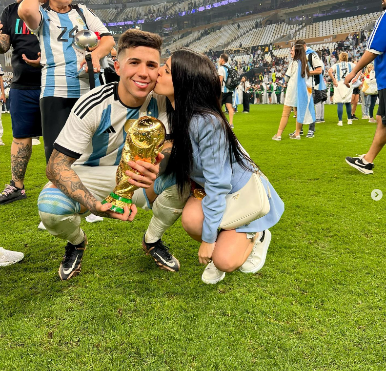 Nhan sắc bạn gái xinh đẹp của bản hợp đồng kỷ lục Enzo Fernandez 9