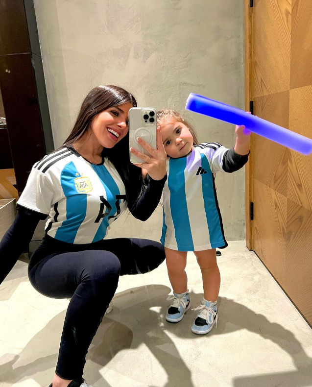 Nhan sắc bạn gái xinh đẹp của bản hợp đồng kỷ lục Enzo Fernandez 8