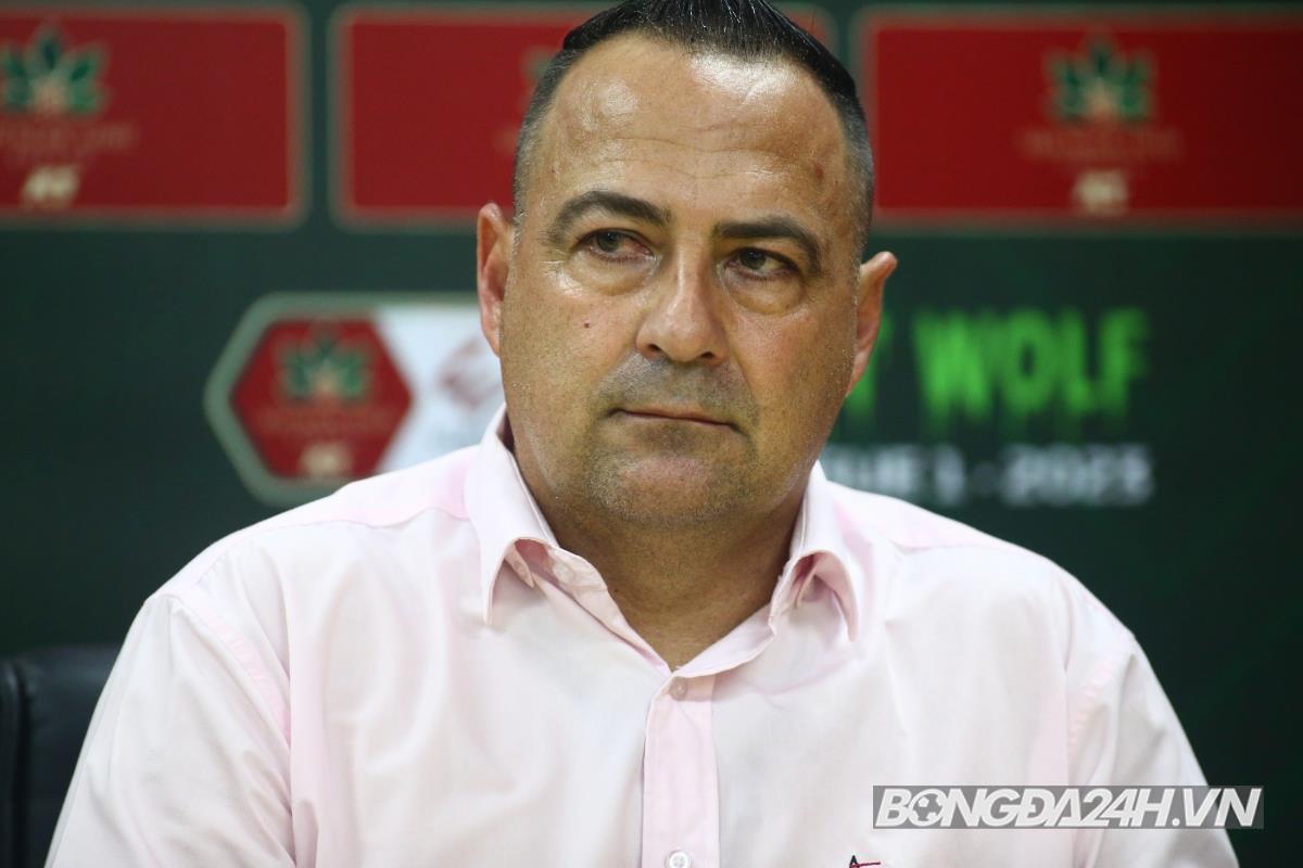 HLV Paulo Foiani CAHN vs Bình Định 3/2 HLV Paulo Foiani CAHN vs Binh dinh 3/2