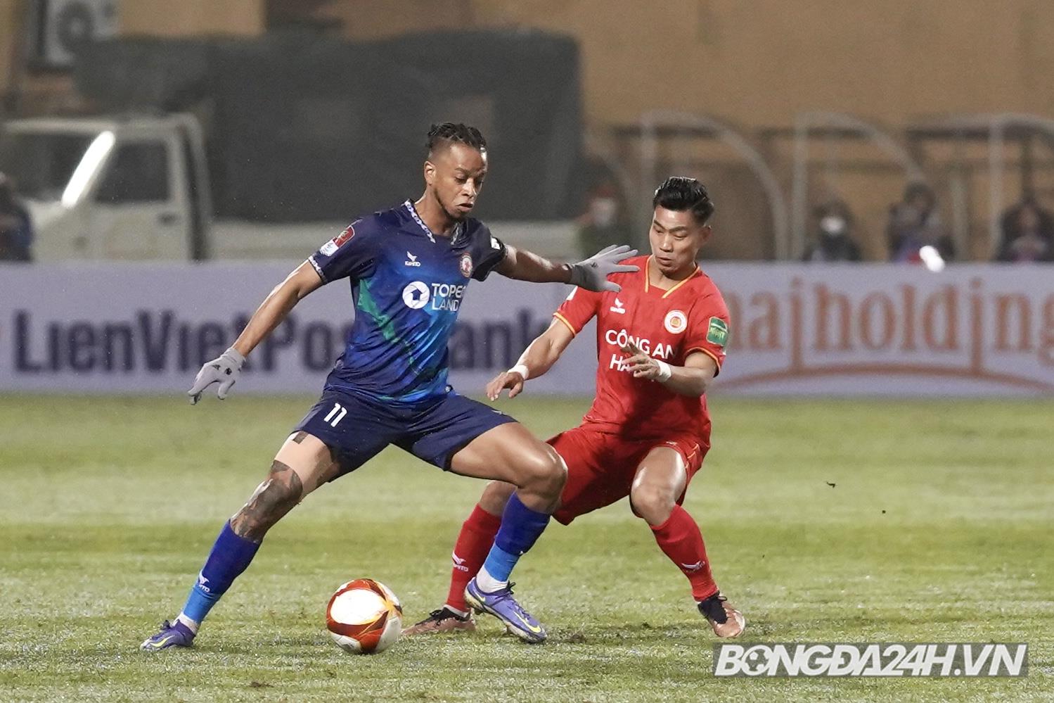 Văn Hậu cực gắt trong màu áo CAHN khi đối đầu bạn thân Đức Chinh 7