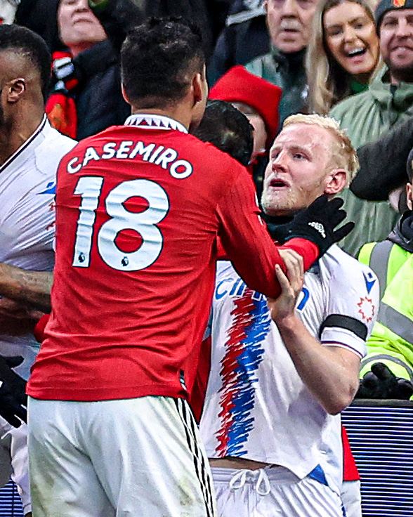 HLV Ten Hag phản đối thẻ đỏ của Casemiro 1 HLV Ten Hag phản đối thẻ đỏ của Casemiro 1