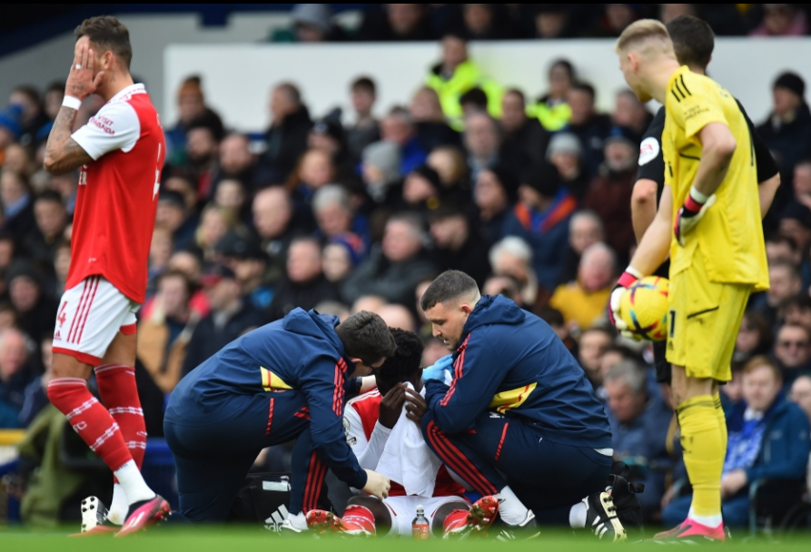 Khủng khiếp với chấn thương của Bukayo Saka 1